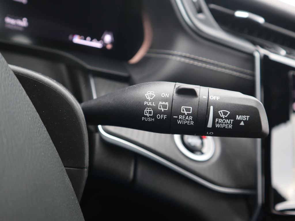 Used 2025 Jeep Grand Cherokee L Laredo image 22