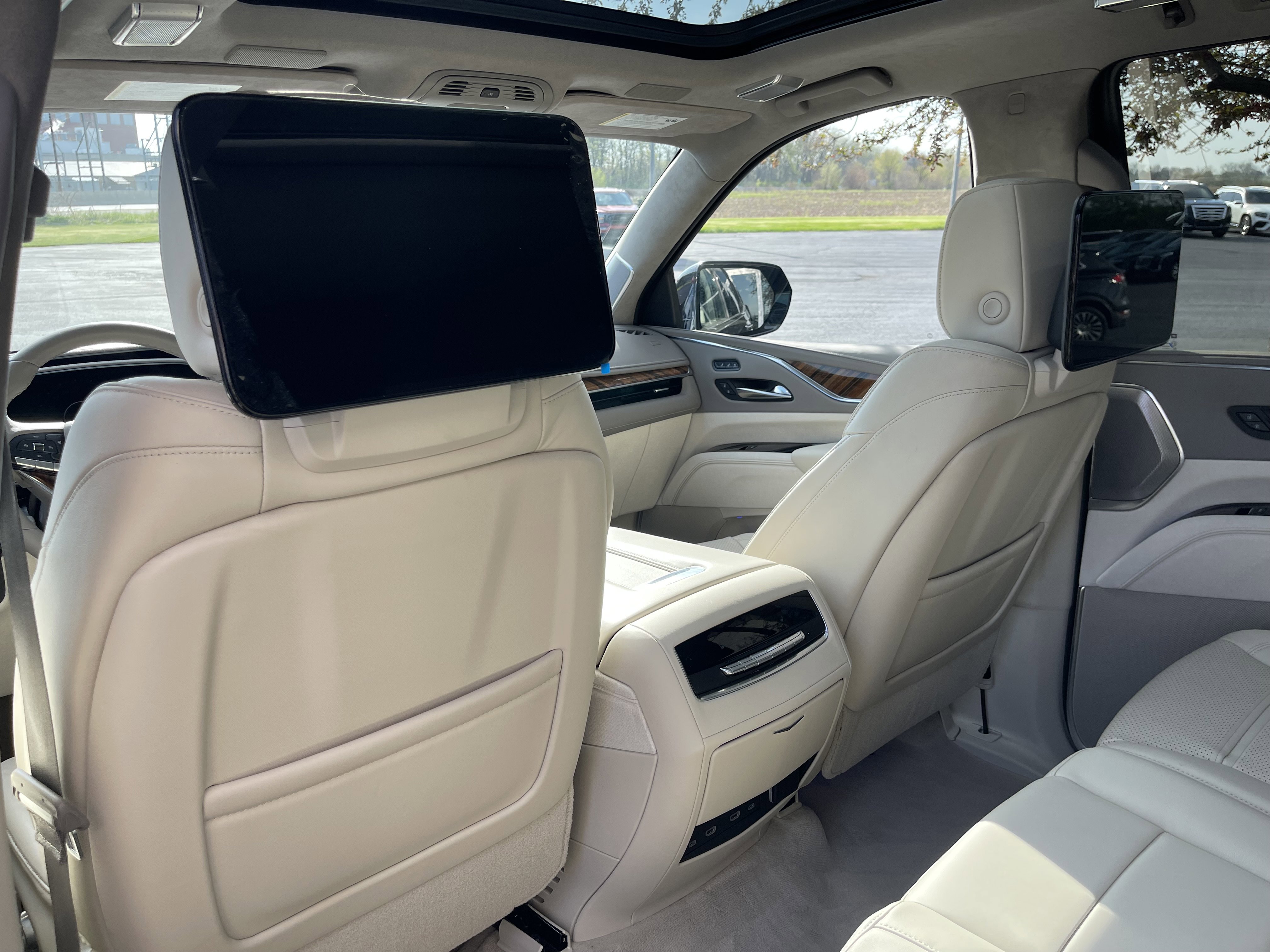 Used 2021 Cadillac Escalade Premium Luxury Platinum image 14