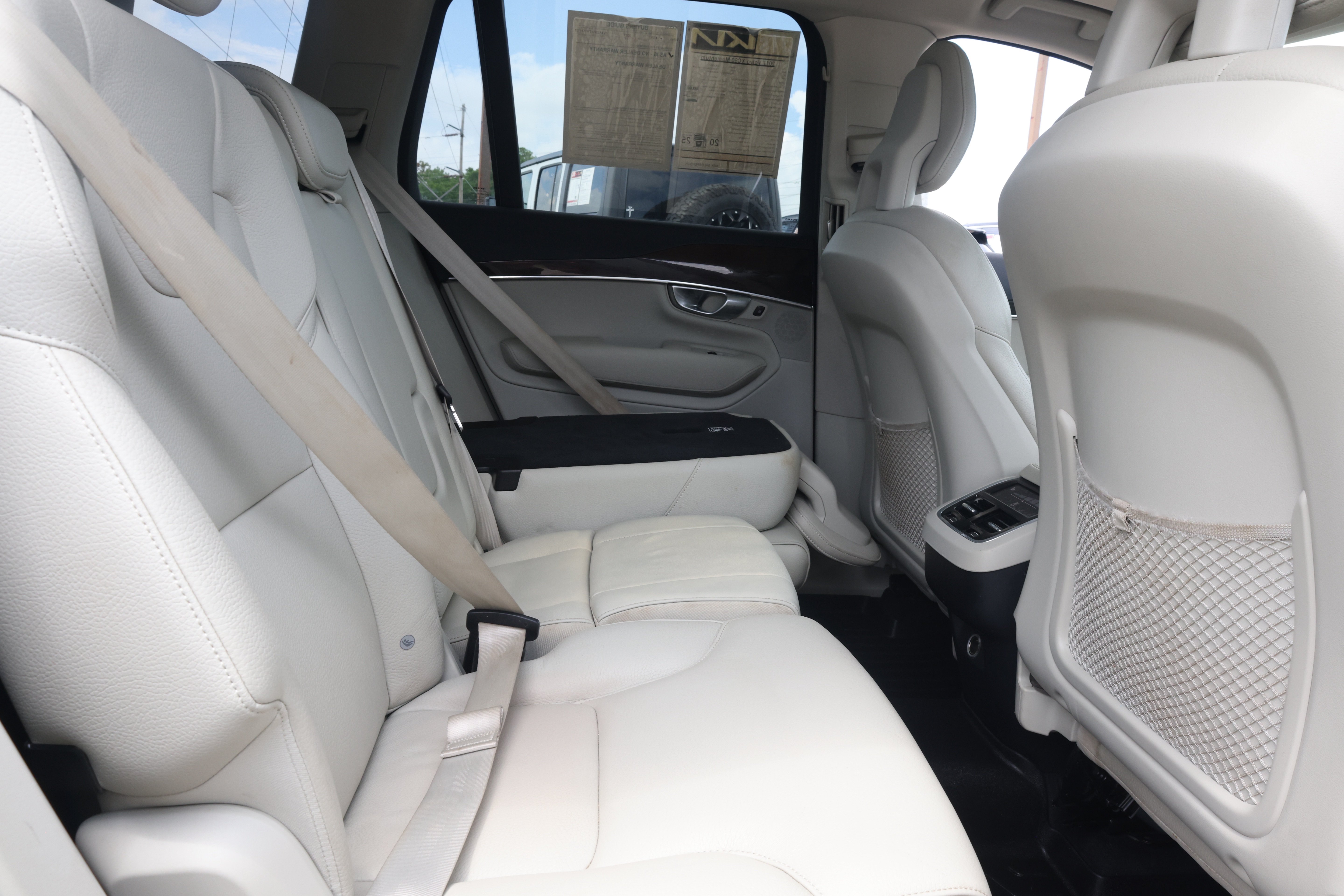 Used 2017 Volvo XC90 T6 Momentum w/ Vision Package AWD/4WD image 19