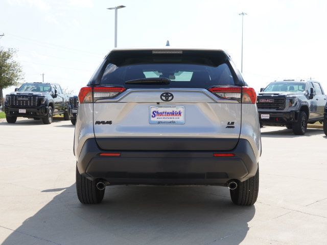 Used 2025 Toyota RAV4 LE AWD/4WD image 4