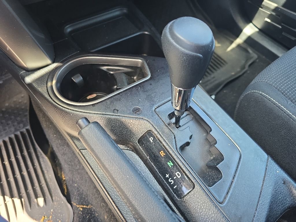 Used 2018 Toyota RAV4 LE AWD/4WD image 16