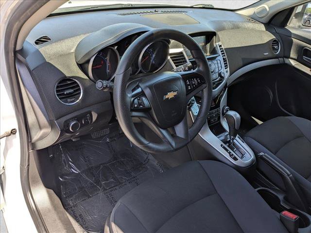 Used 2016 Chevrolet Cruze LT w/ Technology Package FWD image 10
