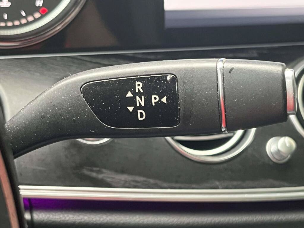 Certified 2018 Mercedes-Benz E 300 4MATIC image 34