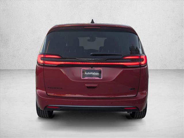 New 2026 Chrysler Pacifica Select image 8
