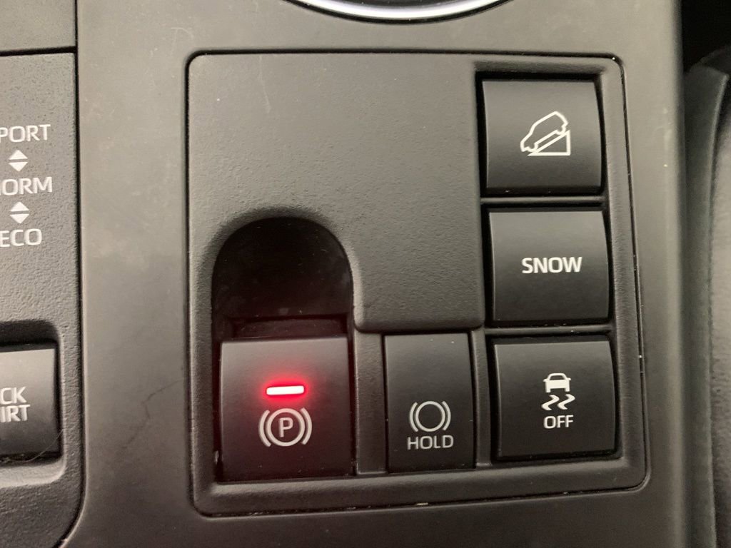 Used 2023 Toyota Highlander XLE image 28