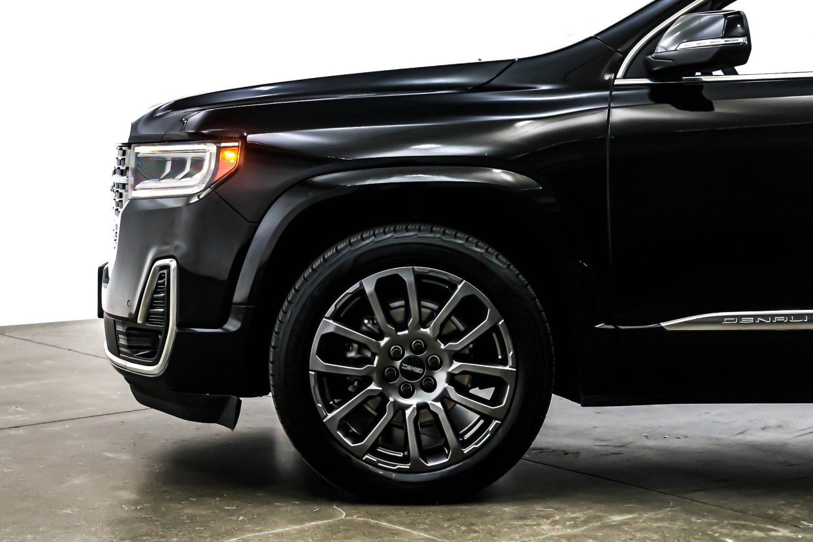 Used 2023 GMC Acadia Denali w/ Black Diamond Edition image 10