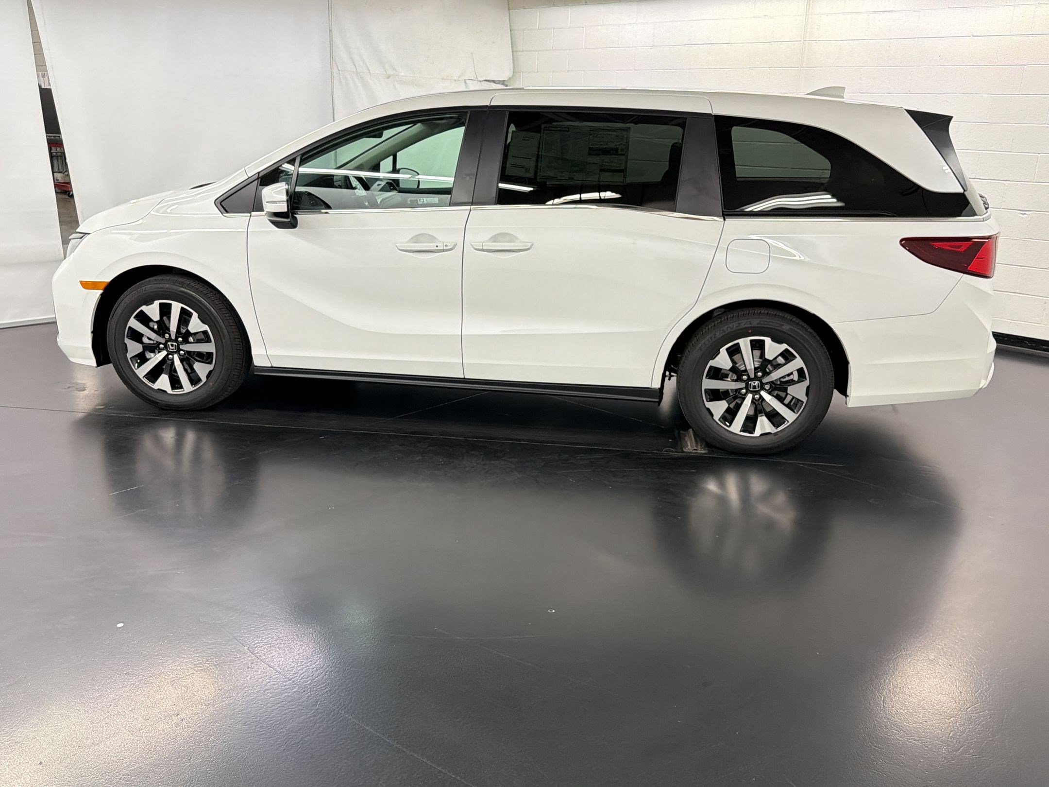 New 2026 Honda Odyssey EX-L image 2