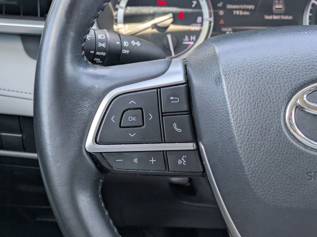 Used 2022 Toyota Highlander XLE AWD/4WD image 18