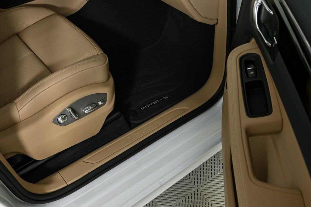 Certified 2025 Porsche Macan image 25