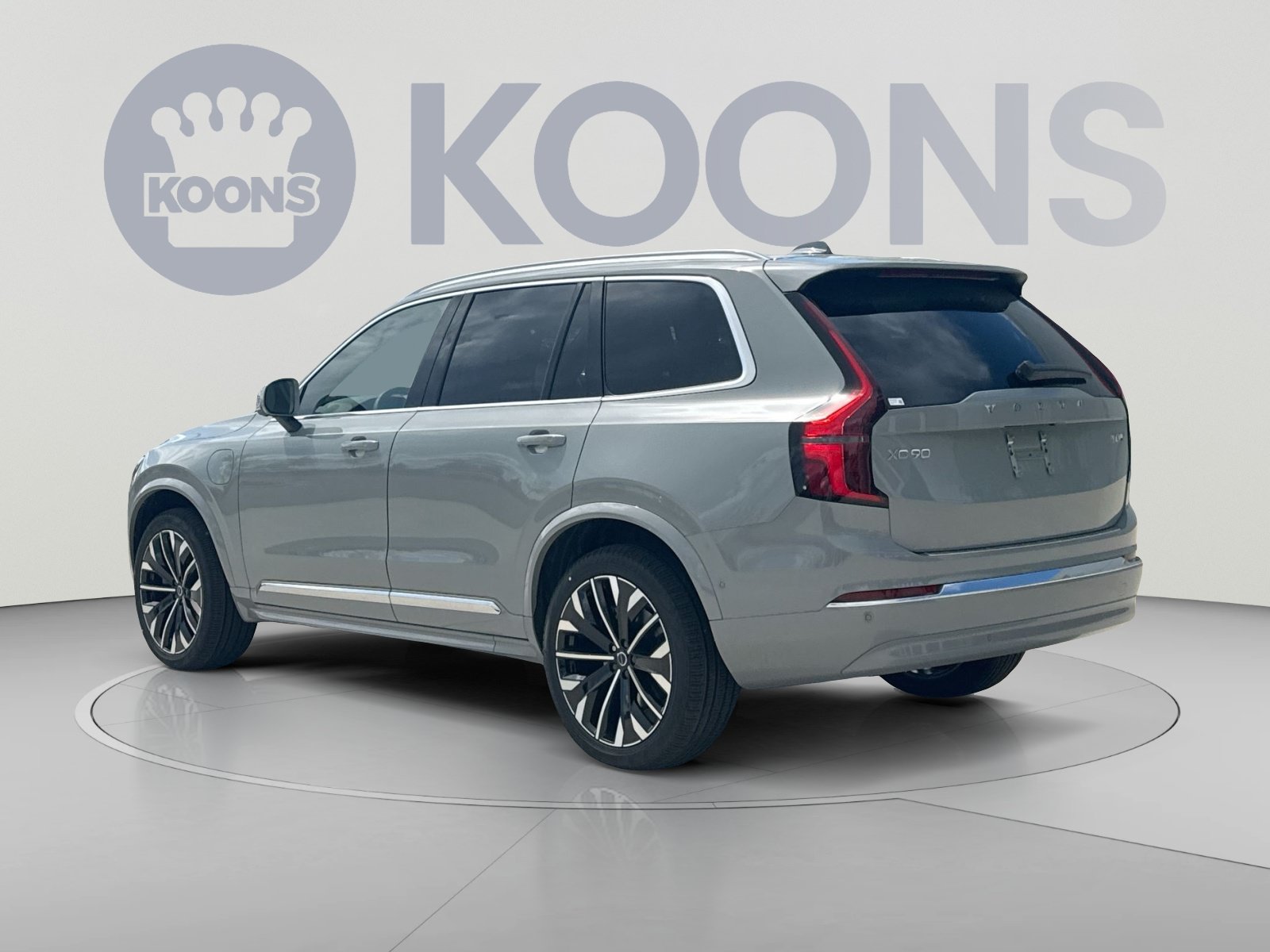 New 2026 Volvo XC90 T8 Plus w/ Protection Package Premier AWD/4WD image 4