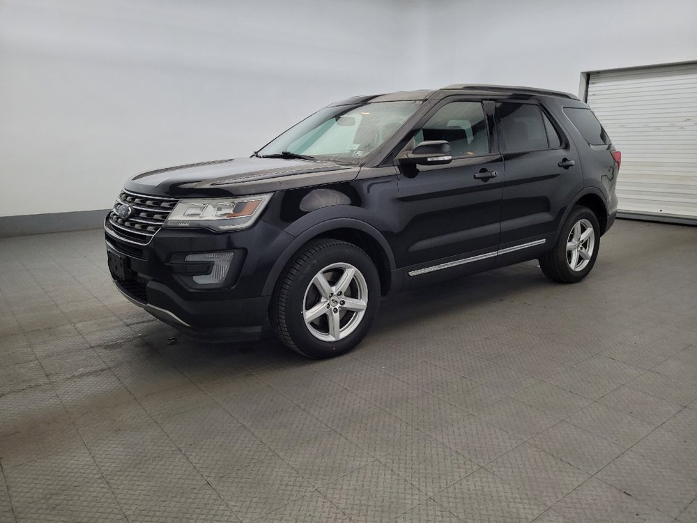 Used 2017 Ford Explorer XLT w/ Equipment Group 201A AWD/4WD image 2