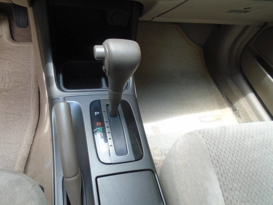 Used 2004 Toyota Camry LE FWD image 14
