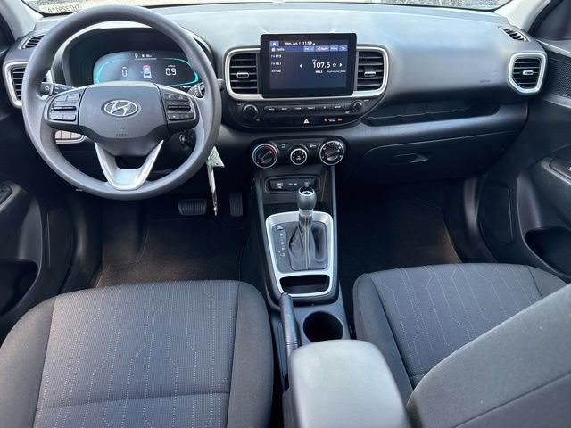 Used 2024 Hyundai Venue SE FWD image 4