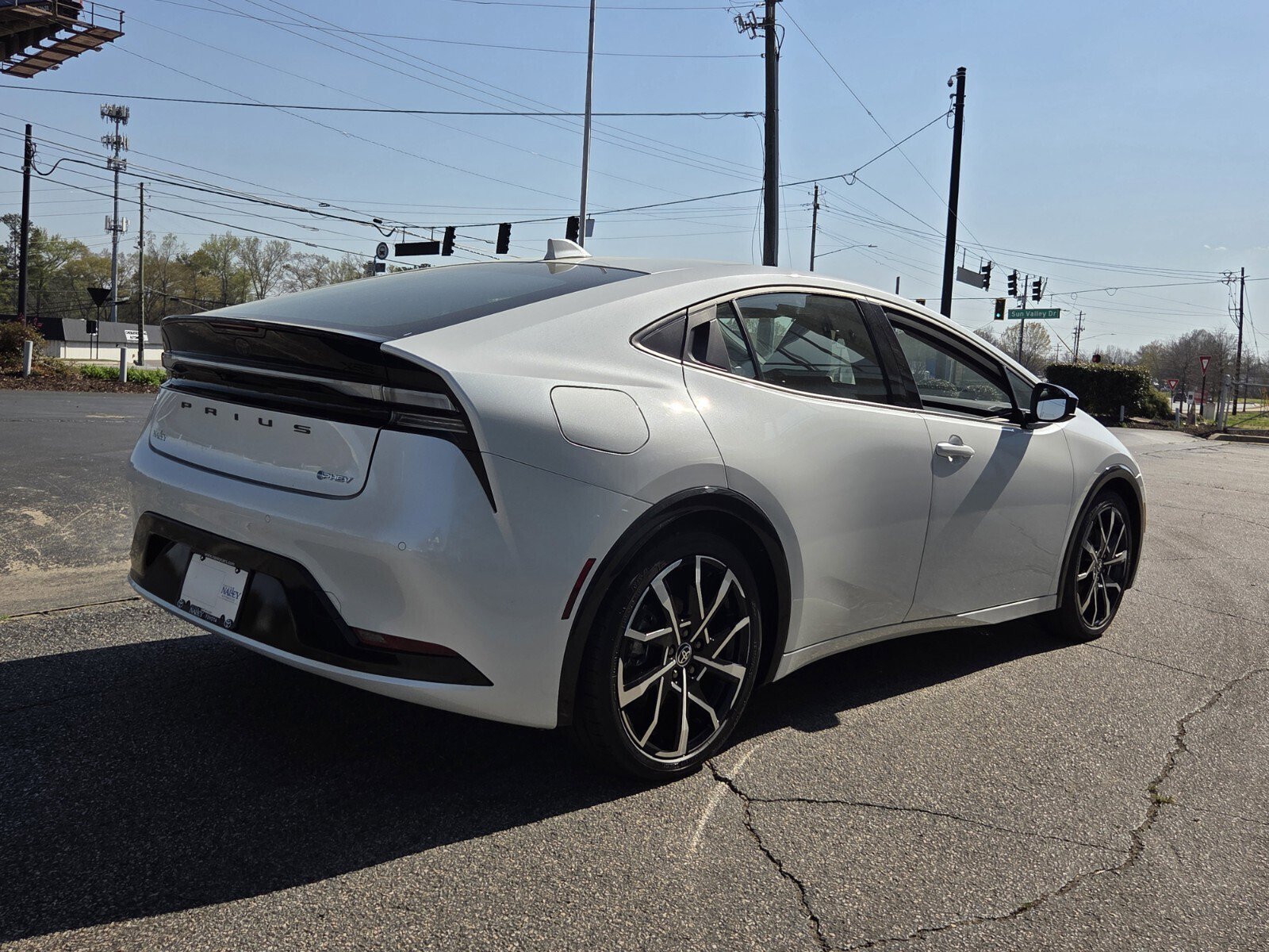 Used 2025 Toyota Prius Plug-In Hybrid FWD image 4