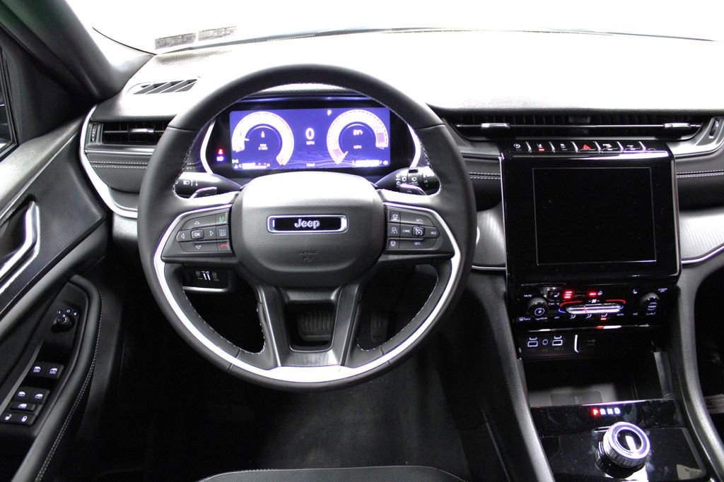 New 2025 Jeep Grand Cherokee Altitude image 12