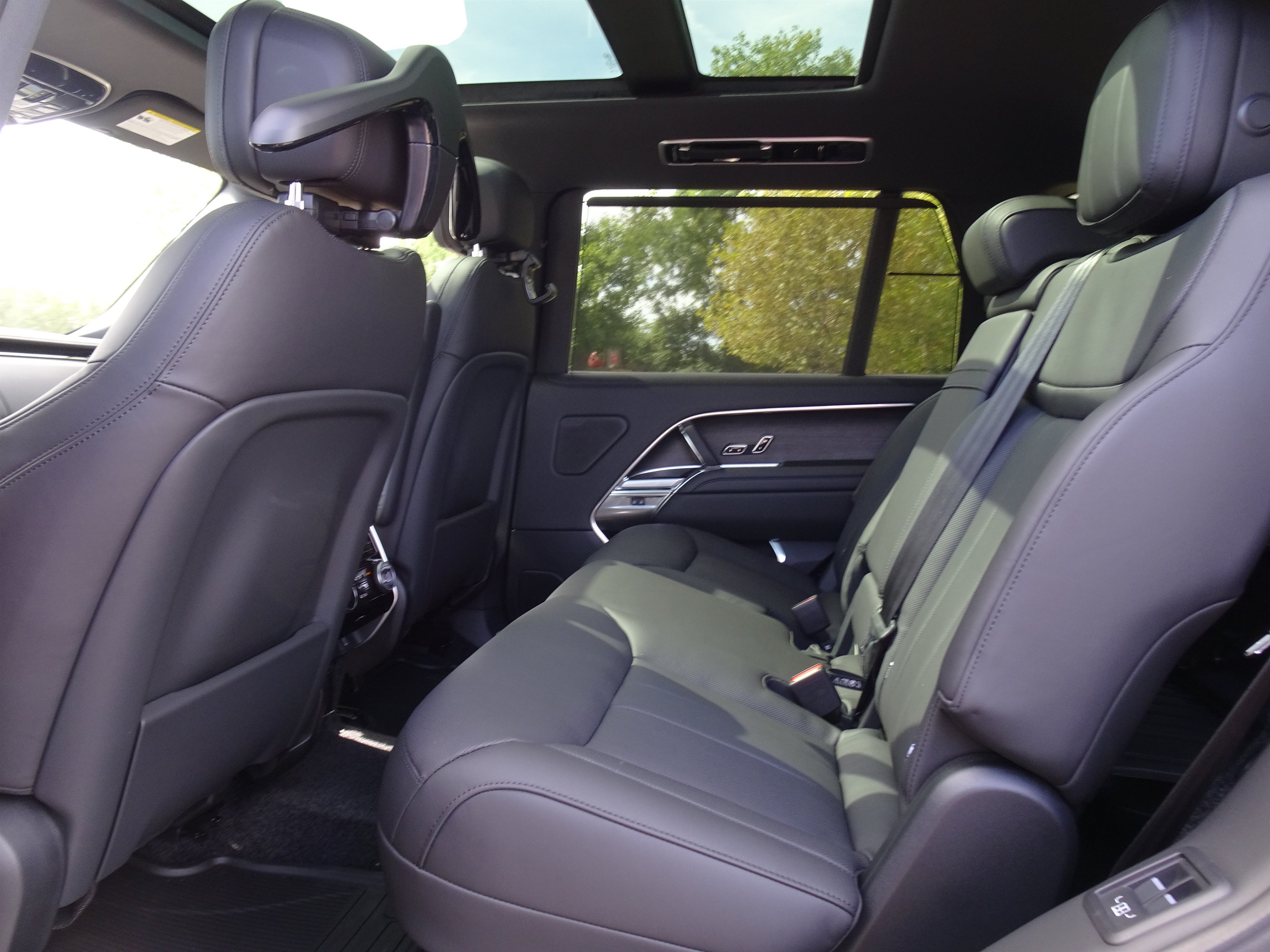 New 2027 Land Rover Range Rover Long Wheelbase SE AWD/4WD image 19