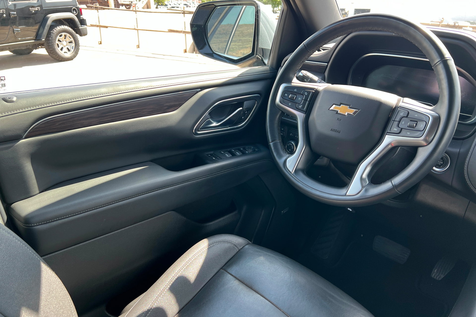 Used 2023 Chevrolet Tahoe LT w/ Luxury Package image 12