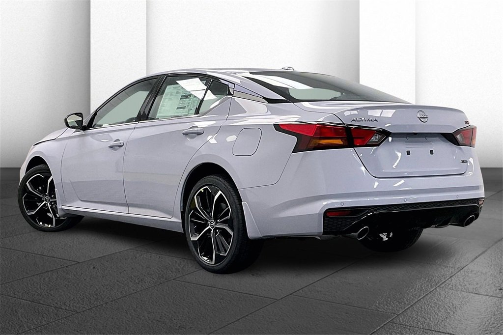 New 2025 Nissan Altima 2.5 SR image 3