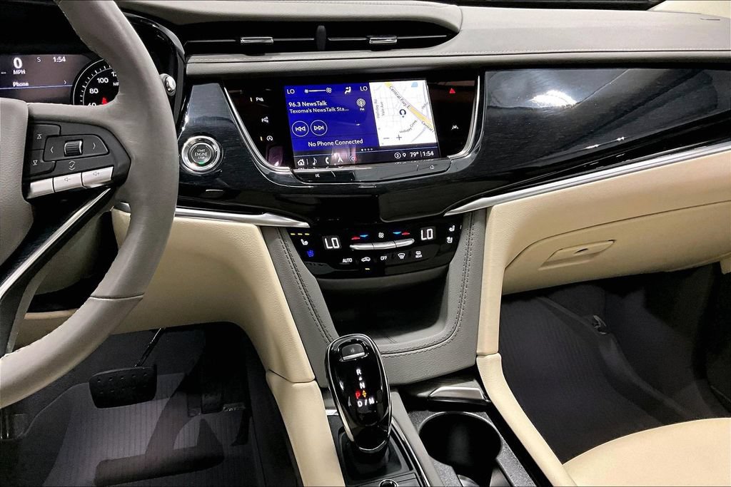 Used 2024 Cadillac XT6 Premium Luxury w/ Technology Package FWD image 7