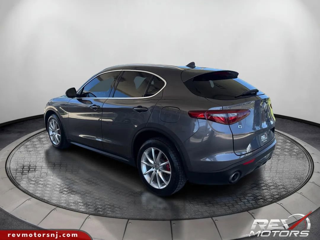 Used 2018 Alfa Romeo Stelvio Ti AWD/4WD image 3