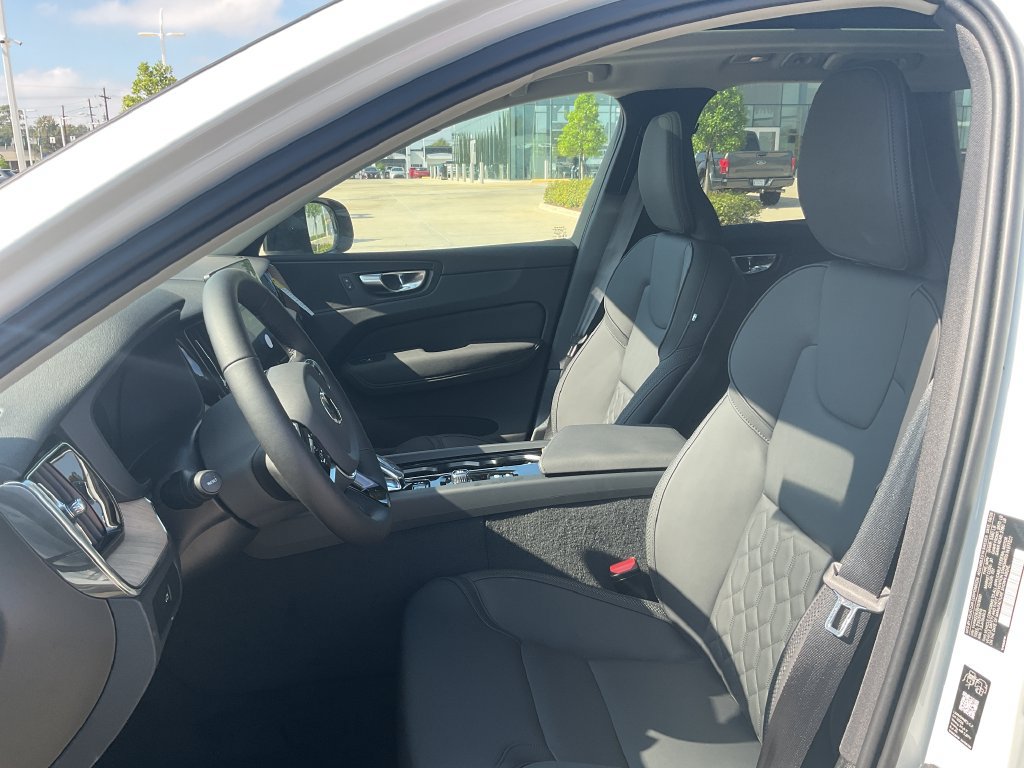 New 2027 Volvo XC60 B5 Core AWD/4WD image 12