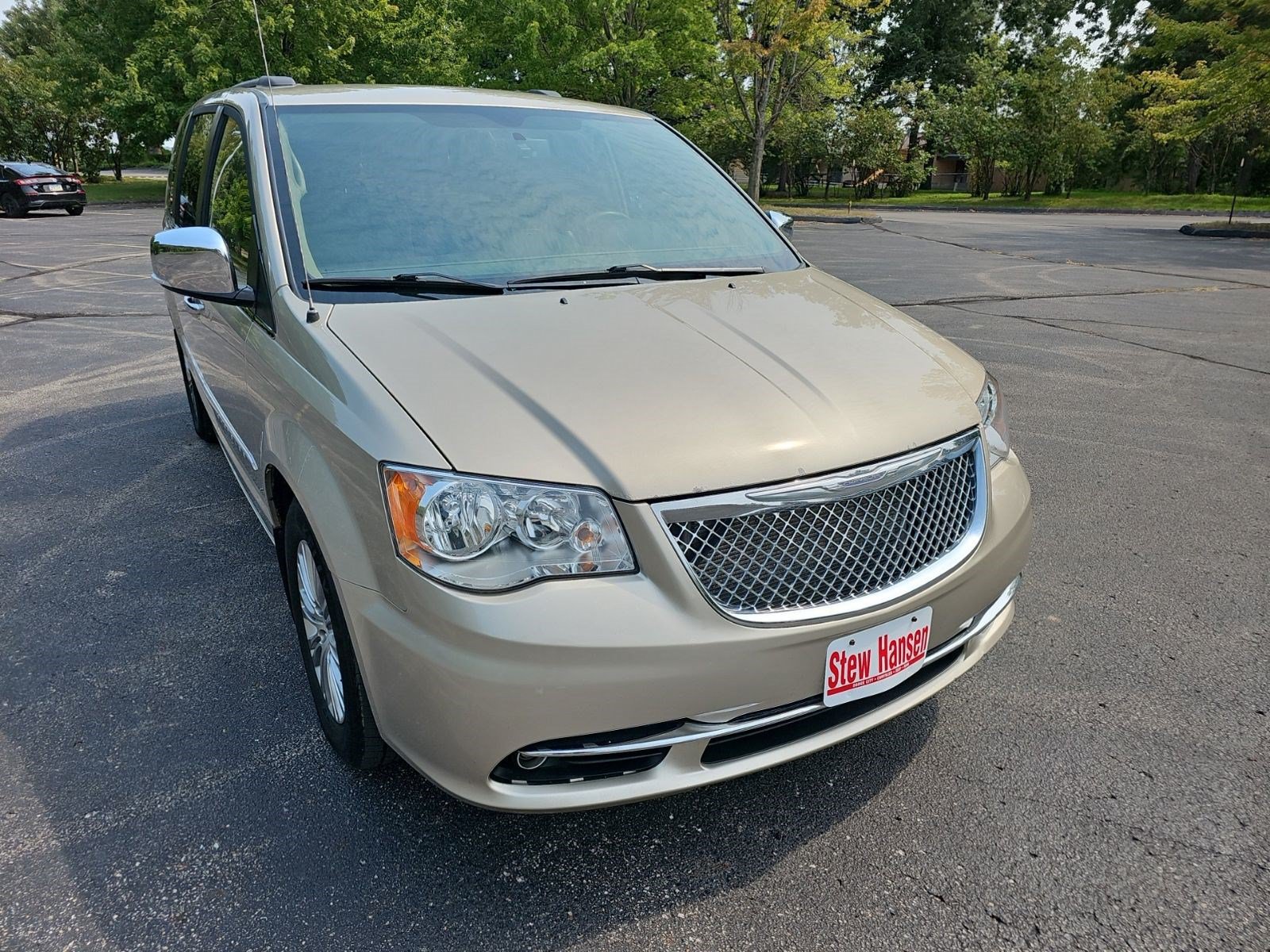 Used 2016 Chrysler Town & Country Touring-L w/ Driver Convenience Group FWD image 8