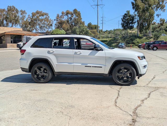 Used 2019 Jeep Grand Cherokee Laredo image 4
