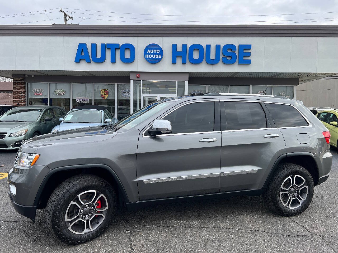 Used 2011 Jeep Grand Cherokee Overland Summit AWD/4WD image 1