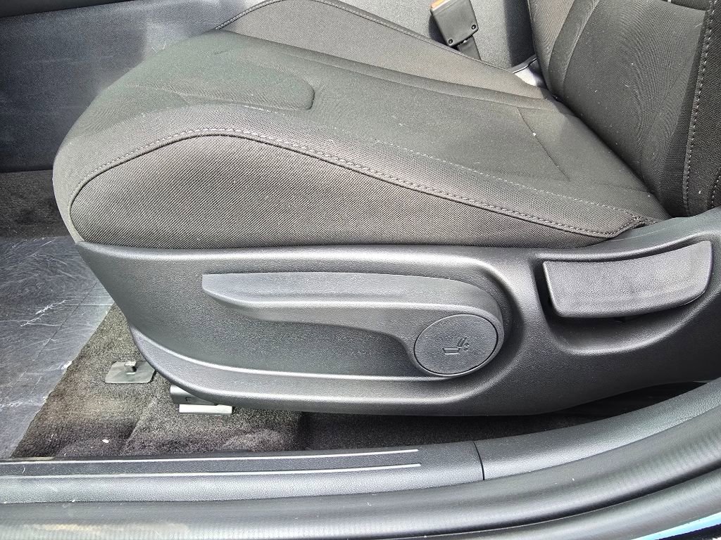 New 2025 Hyundai Elantra Blue image 16