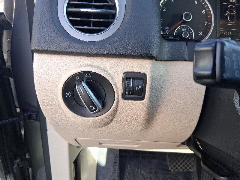 Used 2011 Volkswagen Tiguan S image 34