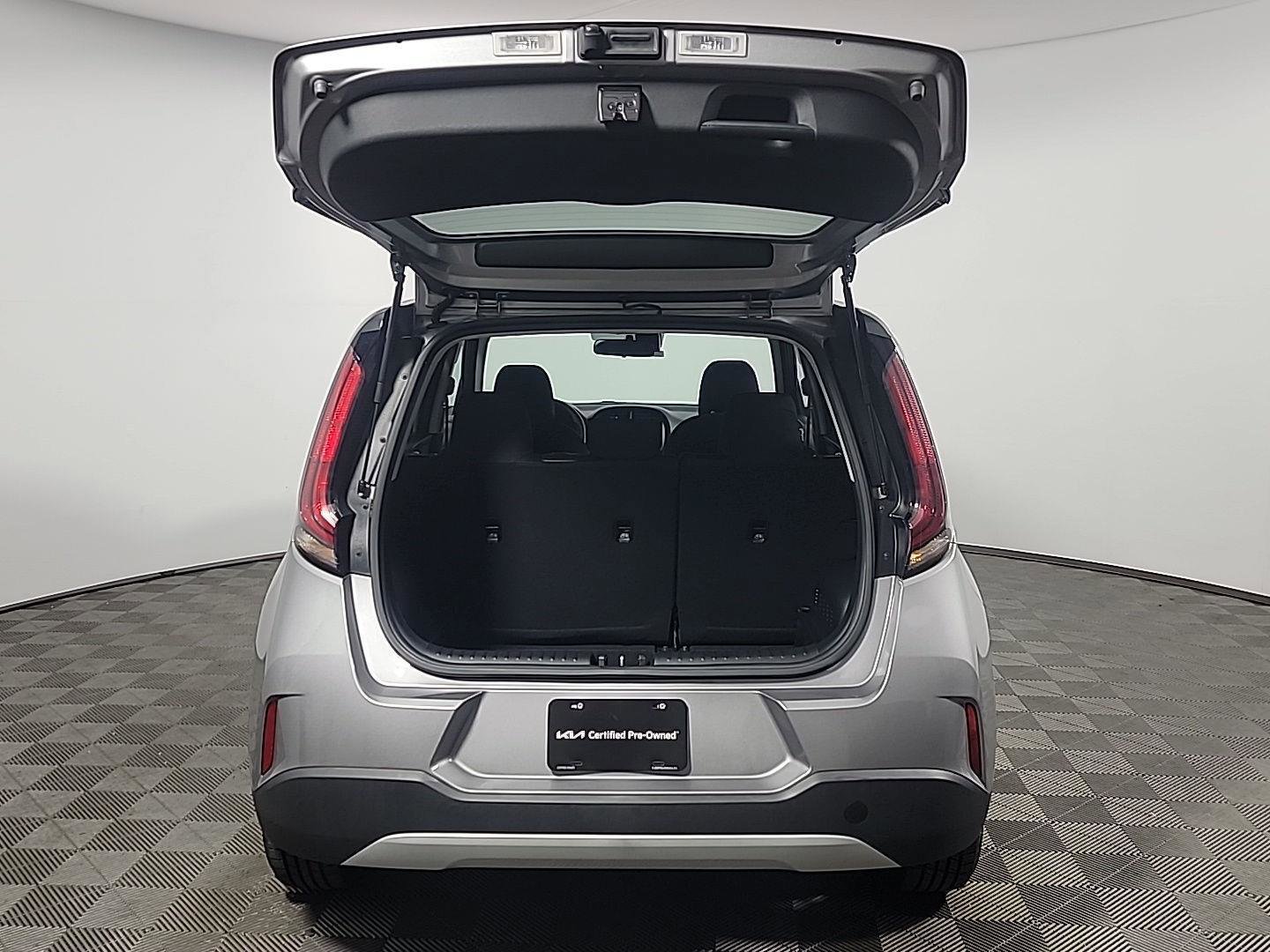 Used 2023 Kia Soul LX w/ LX Technology Package image 6