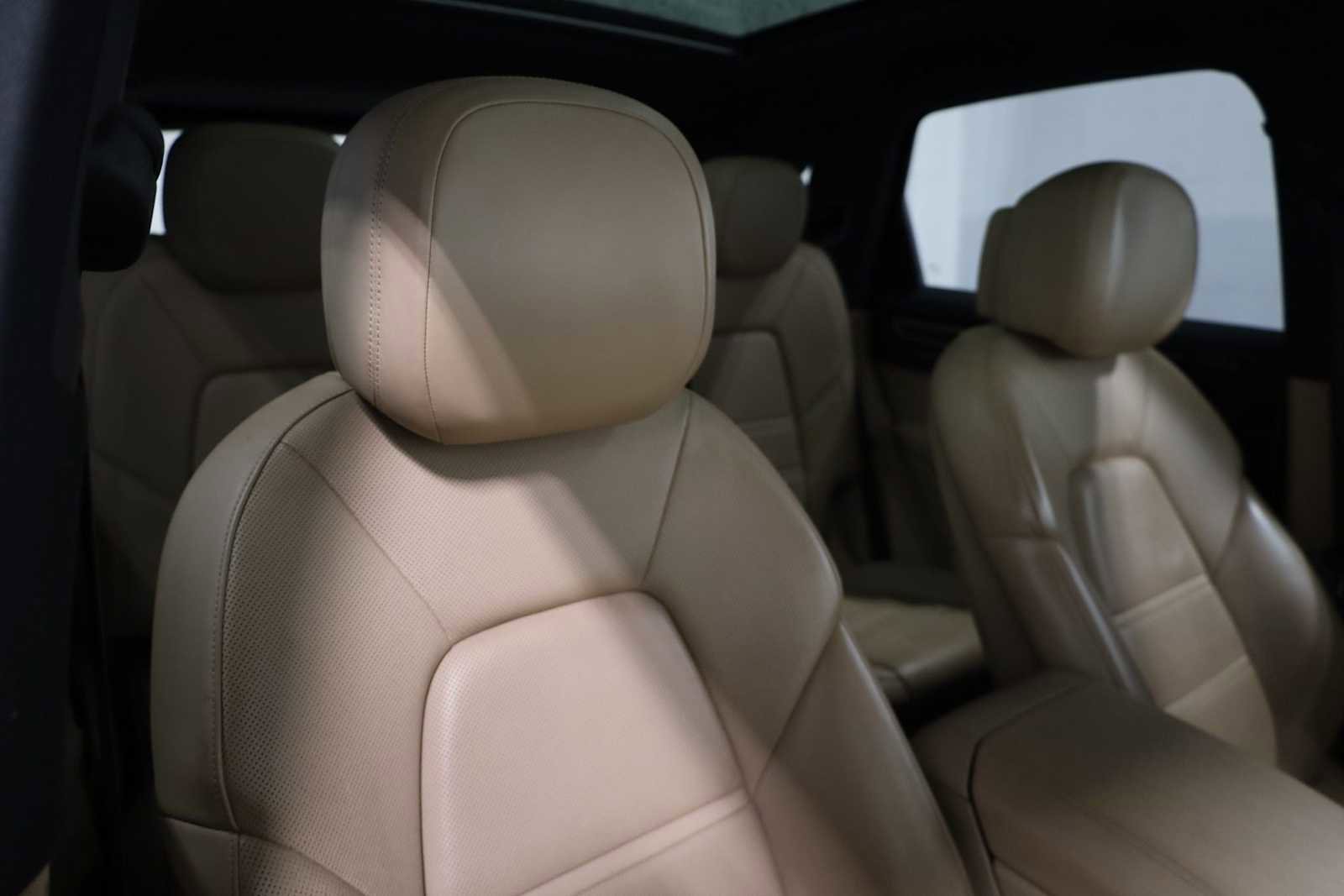 Used 2019 Porsche Cayenne image 22