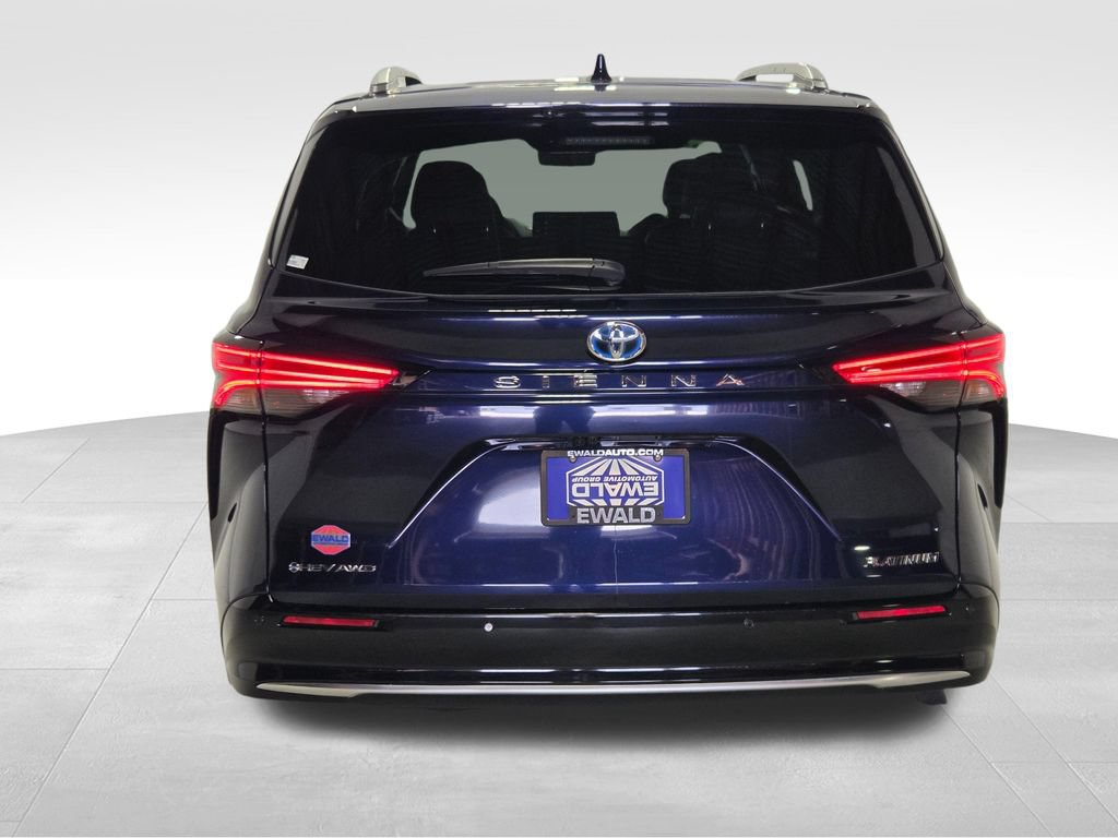 Used 2025 Toyota Sienna Platinum AWD/4WD image 7