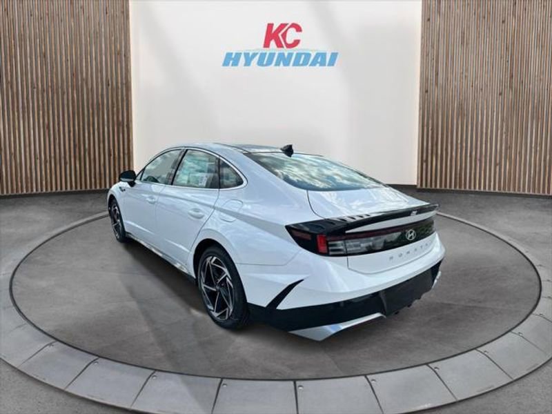 New 2025 Hyundai Sonata SEL image 3