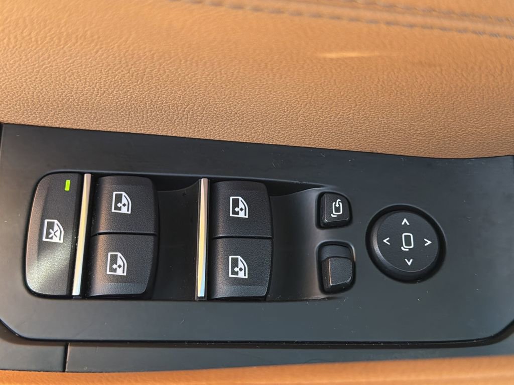 Used 2021 BMW X6 sDrive40i w/ M Sport Package image 18