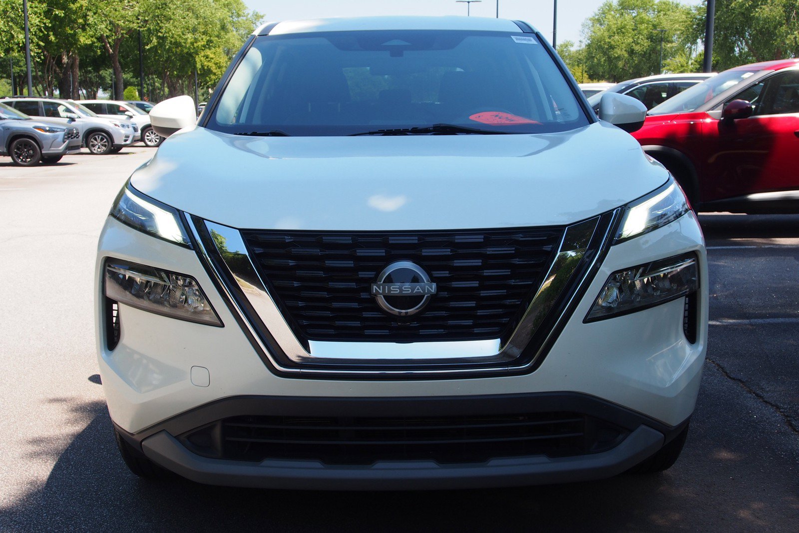 Used 2023 Nissan Rogue SV FWD image 2