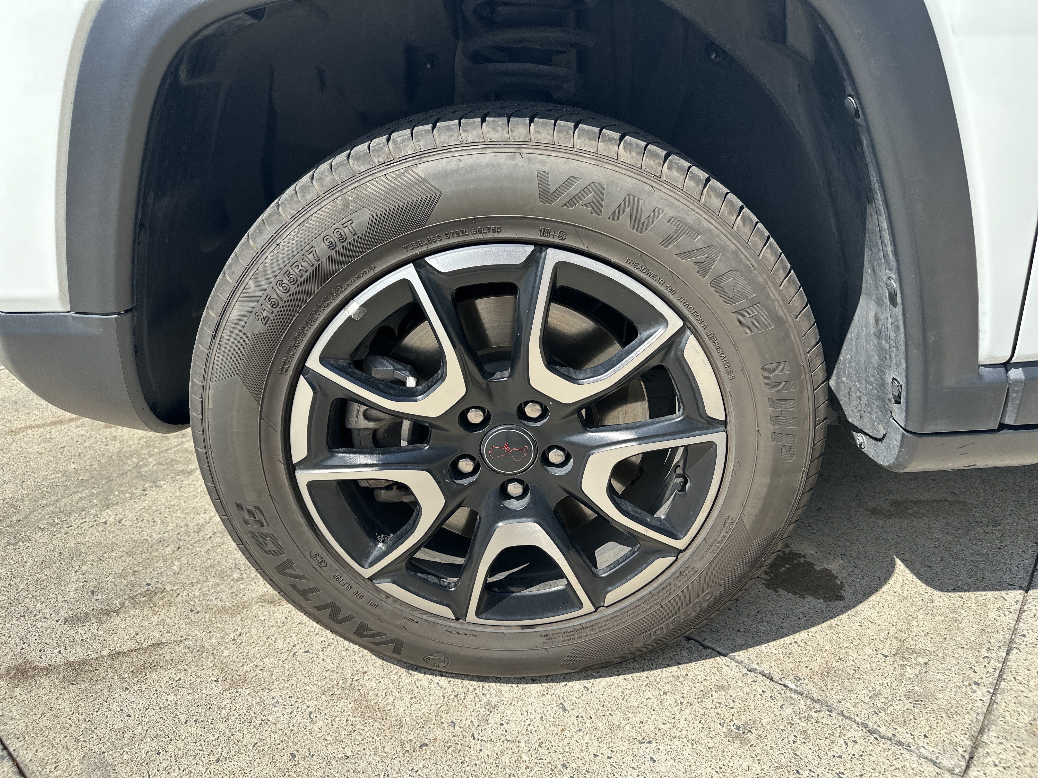 Used 2025 Jeep Compass Trailhawk AWD/4WD image 13