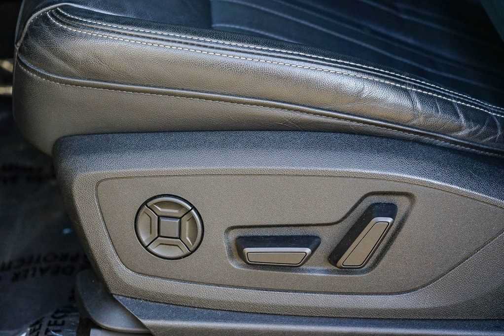 Used 2024 Audi Q8 e-tron Premium AWD/4WD image 21