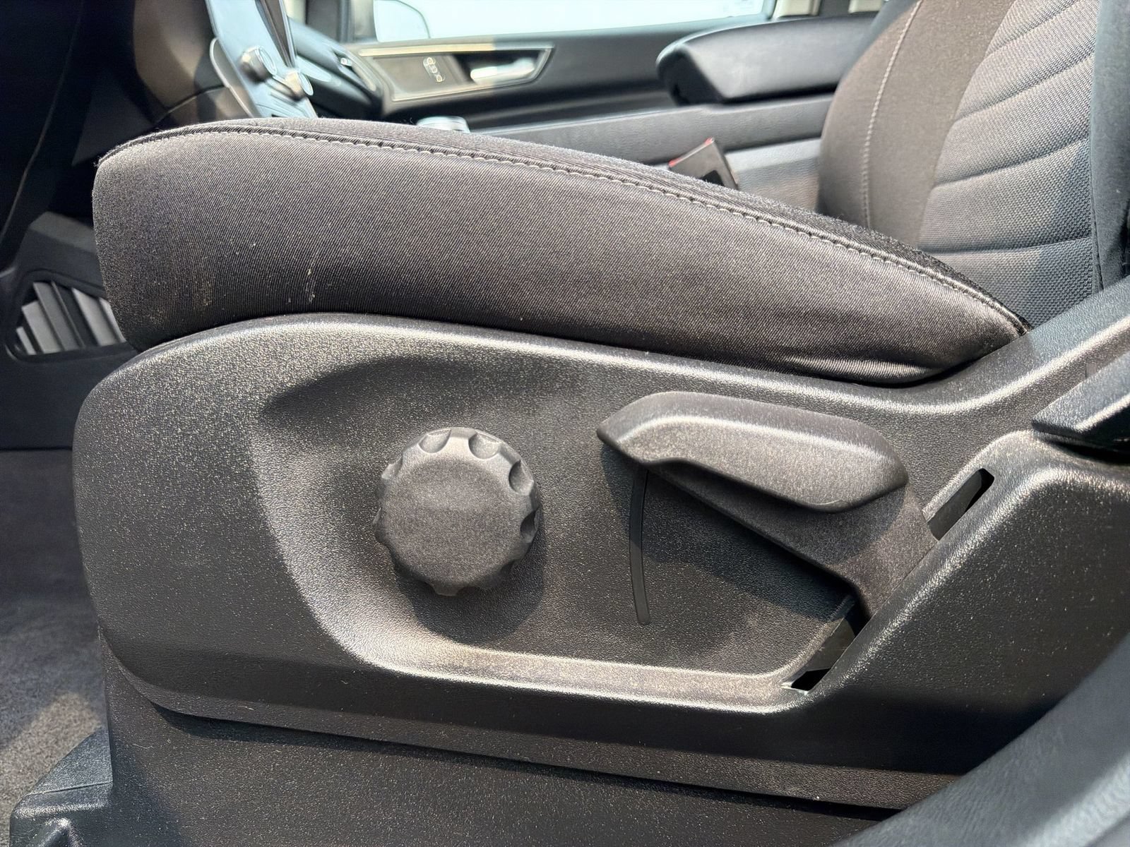 Used 2021 Ford Edge SE AWD/4WD image 13