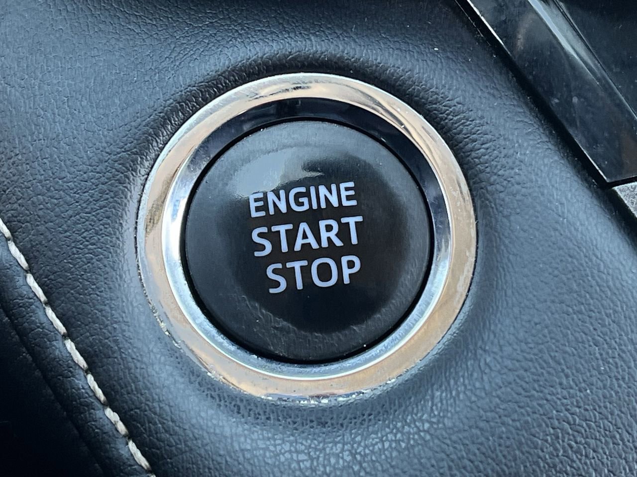 Used 2014 Toyota RAV4 Limited w/ Technology Package image 18