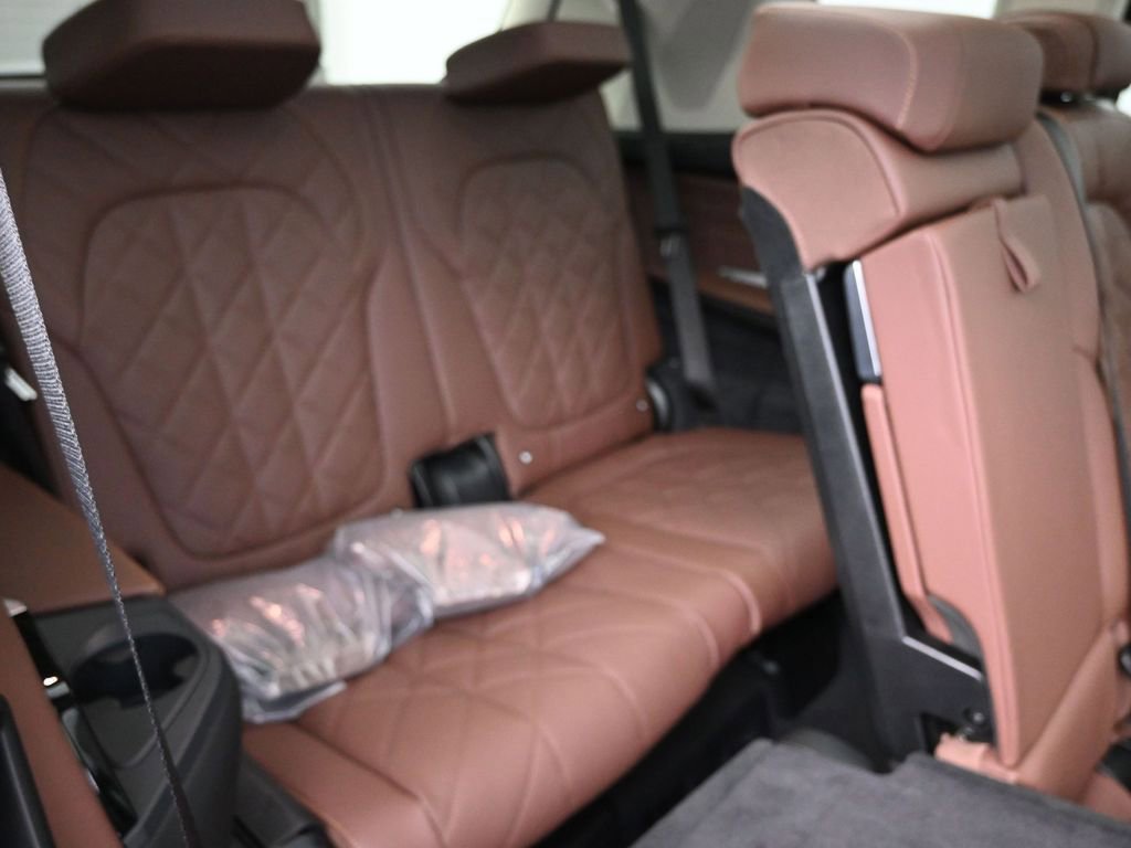 New 2026 BMW X7 xDrive40i AWD/4WD image 32