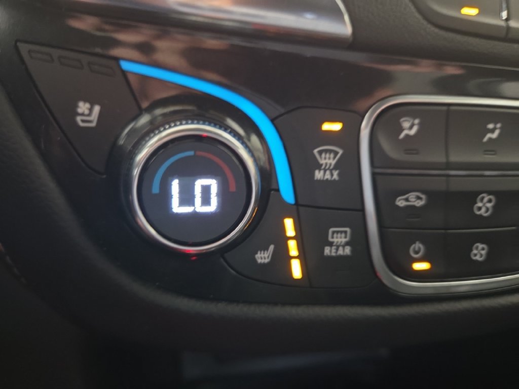 Used 2024 Chevrolet Equinox Premier AWD/4WD image 19