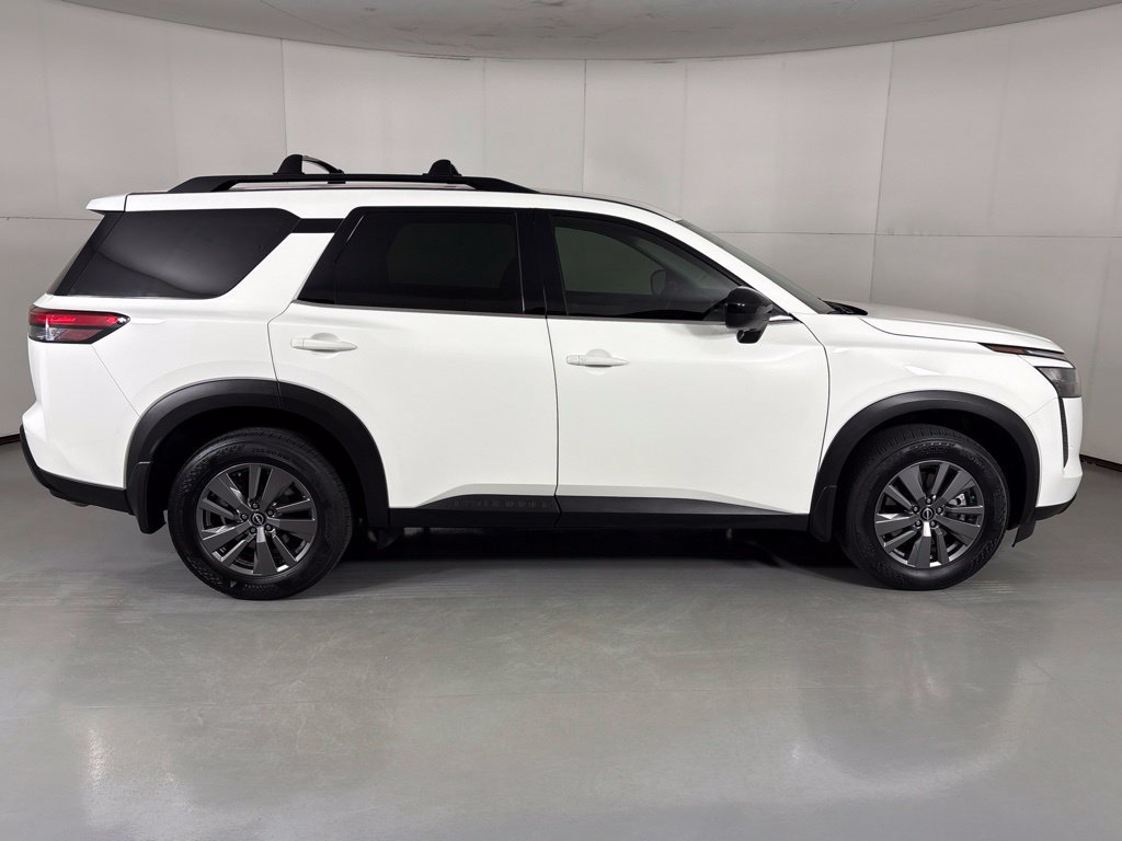 Certified 2026 Nissan Pathfinder SV FWD image 9