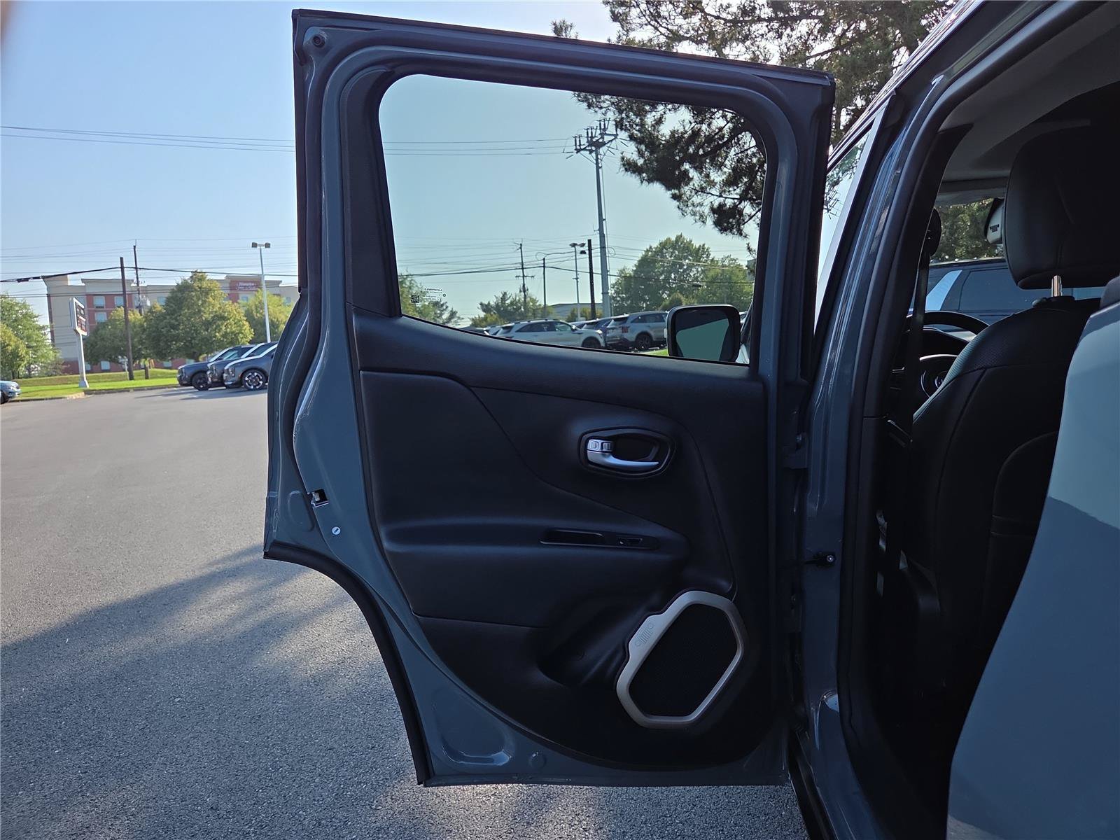 Used 2017 Jeep Renegade Limited AWD/4WD image 26