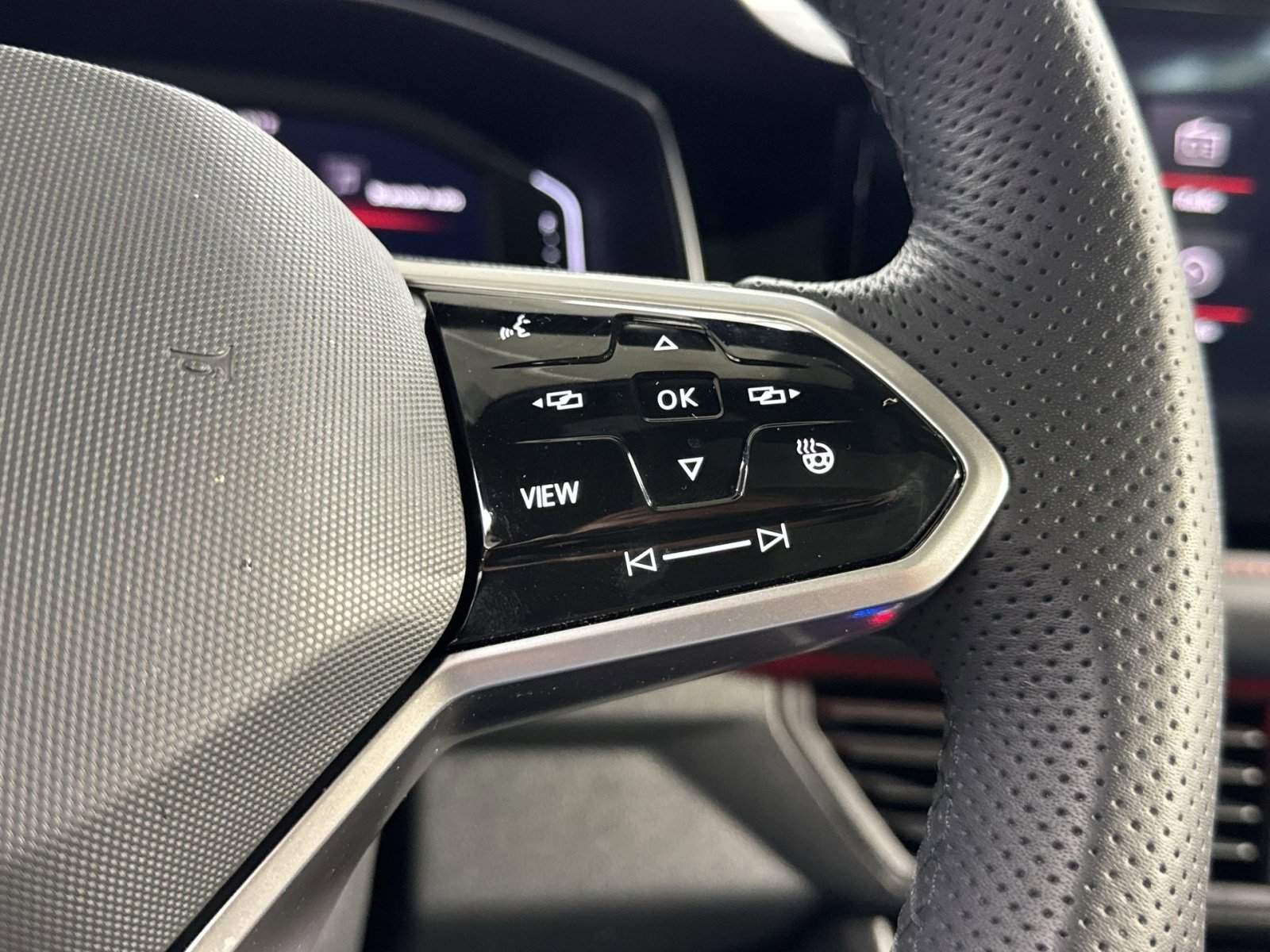 Used 2025 Volkswagen Jetta GLI Autobahn image 35