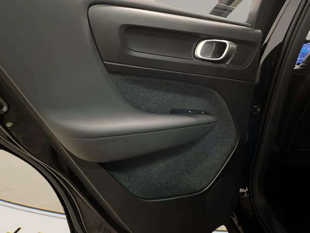 Used 2025 Volvo XC40 B5 Plus image 86