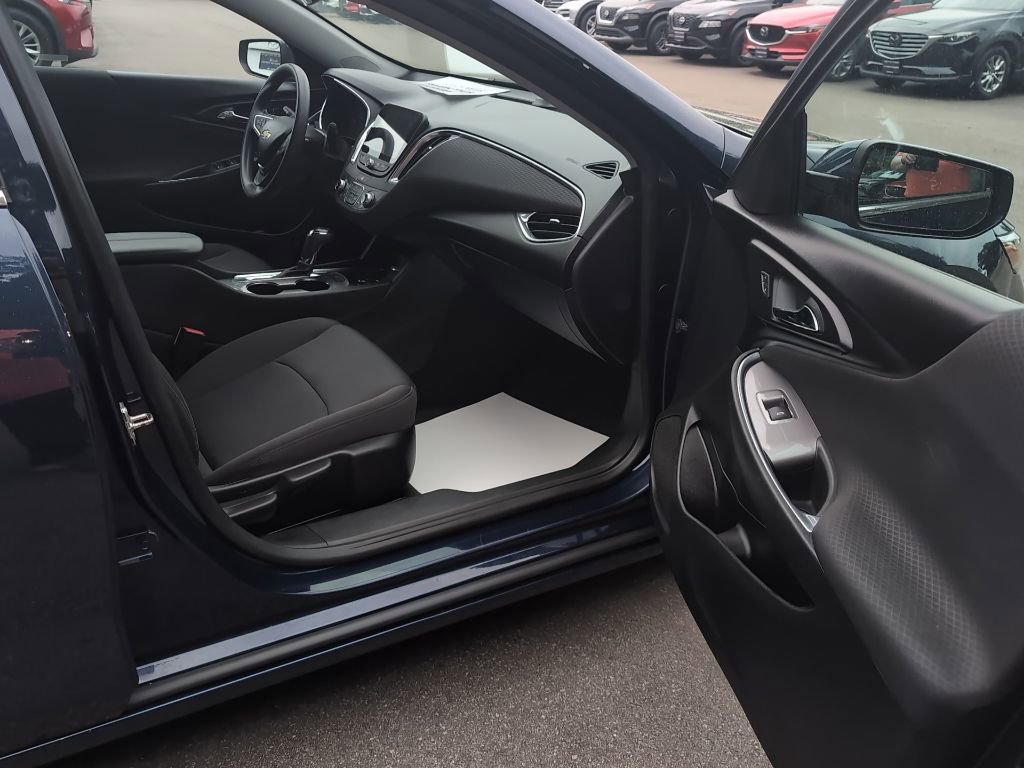 Used 2019 Chevrolet Malibu LT FWD image 6