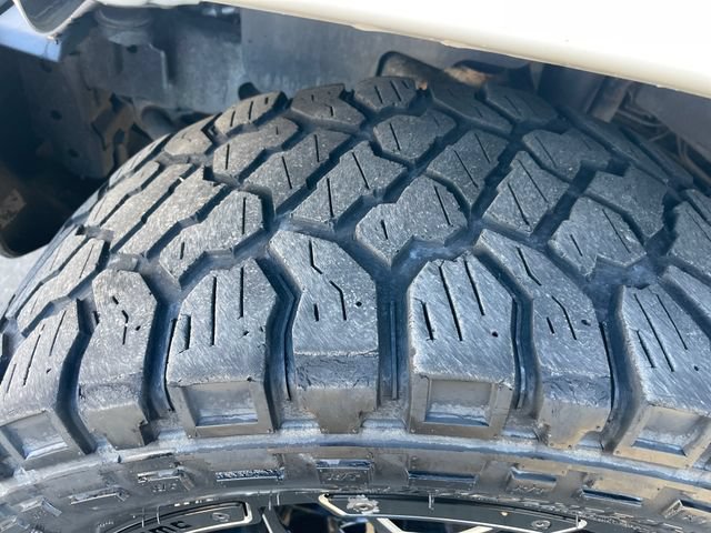 Used 2018 Jeep Wrangler Unlimited Sahara w/ Connectivity Group AWD/4WD image 27