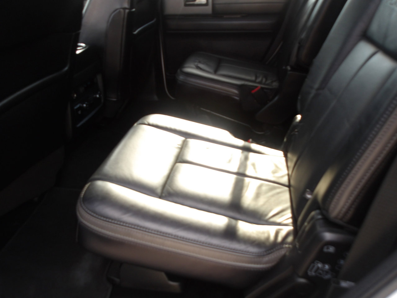 Used 2017 Ford Expedition Platinum image 17