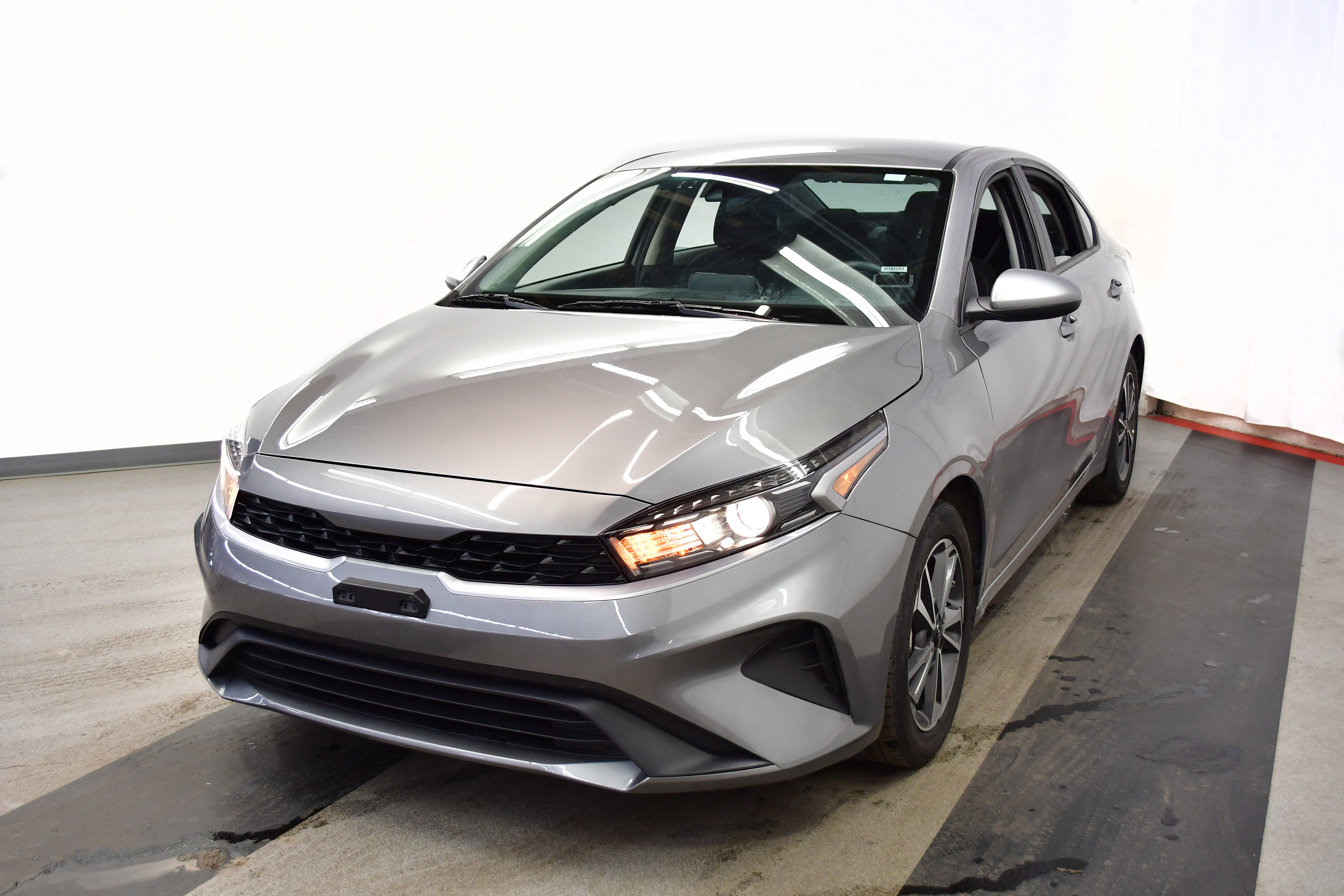 Used 2023 Kia Forte LXS image 8